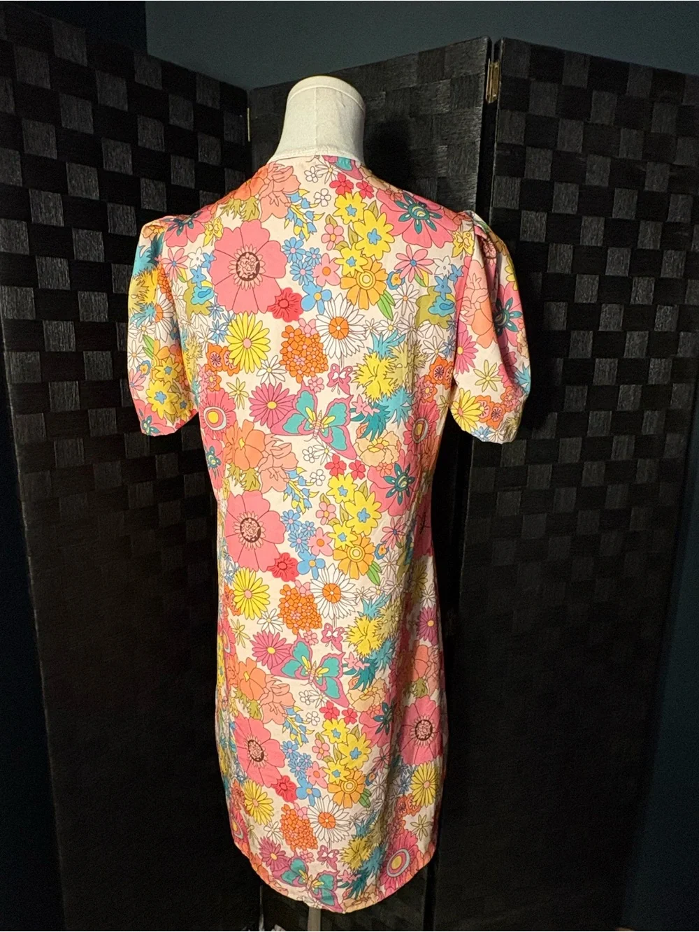 Pink Floral Button Front Scallop Trim Puff Short Sleeve Mini Shift Dress - Picture 5 of 7